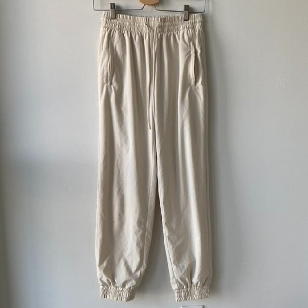 Aritzia TNA Beige Joggers